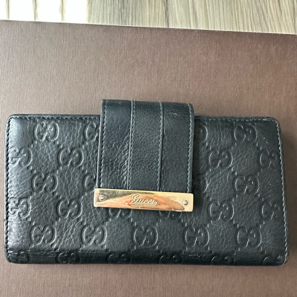 AUTHENTIC Gucci Leather Guccissima Wallet, Black/Gold